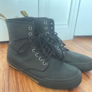 Dr. Martens Winsted Men’s 9